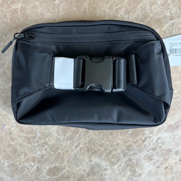 🖤One Left🖤LARGE Lululemon Everywhere Belt Bag-Black - Picture 5 of 6